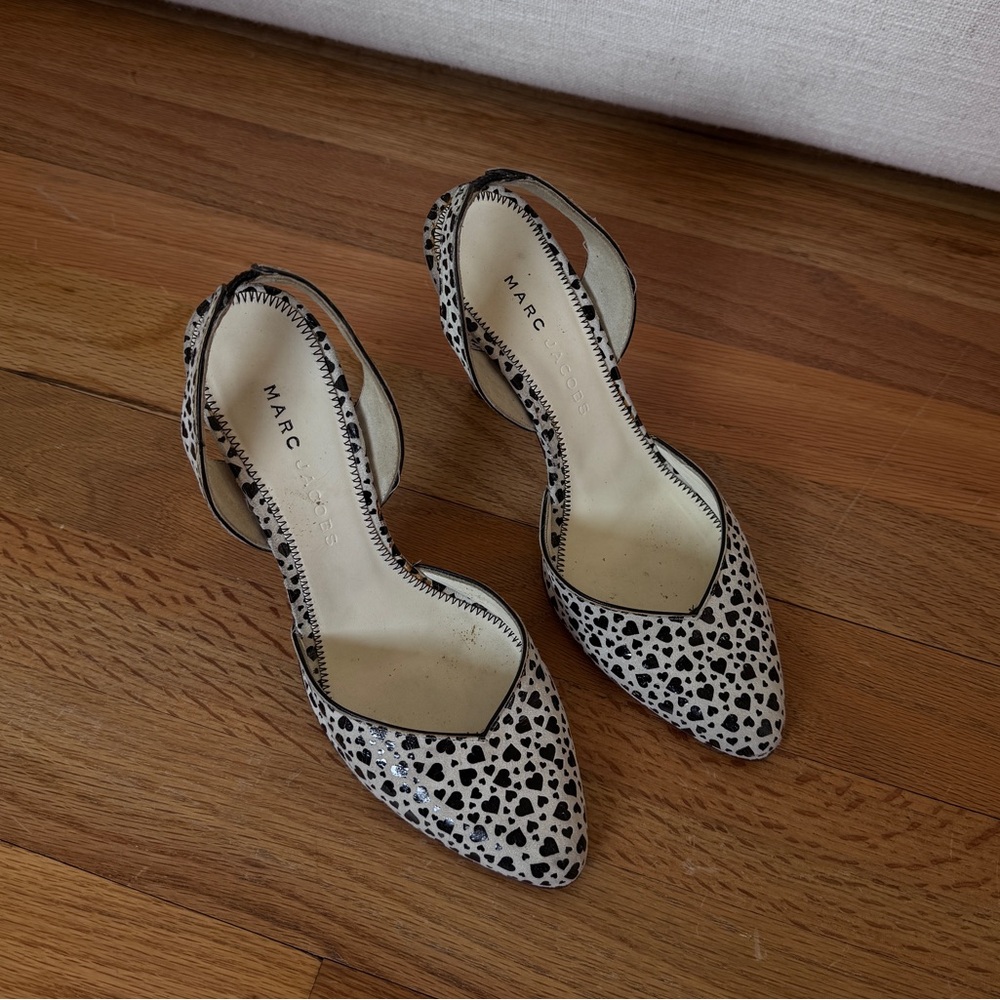 Marc Jacobs Black  Heart‎ Print Slingback
Heels Pump Size 36